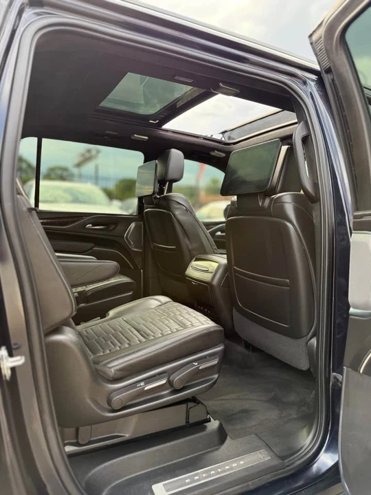 2022 Cadillac Escalade 5th Gen - Image 19 of 20