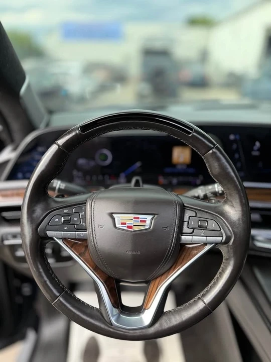 2022 Cadillac Escalade 5th Gen - Image 16 of 20