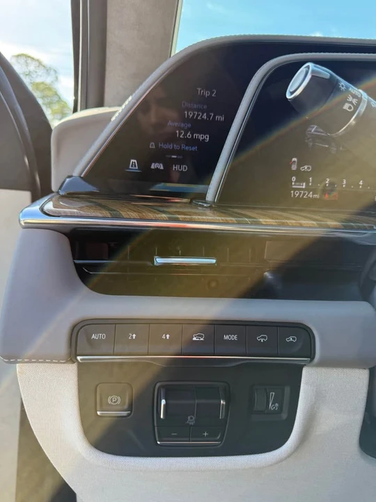 2022 Cadillac Escalade 5th Gen - Image 9 of 13