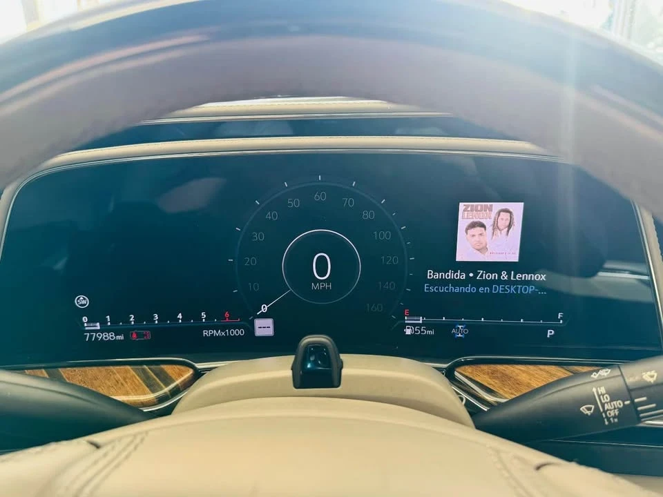2022 Cadillac Escalade 5th Gen - Image 15 of 20