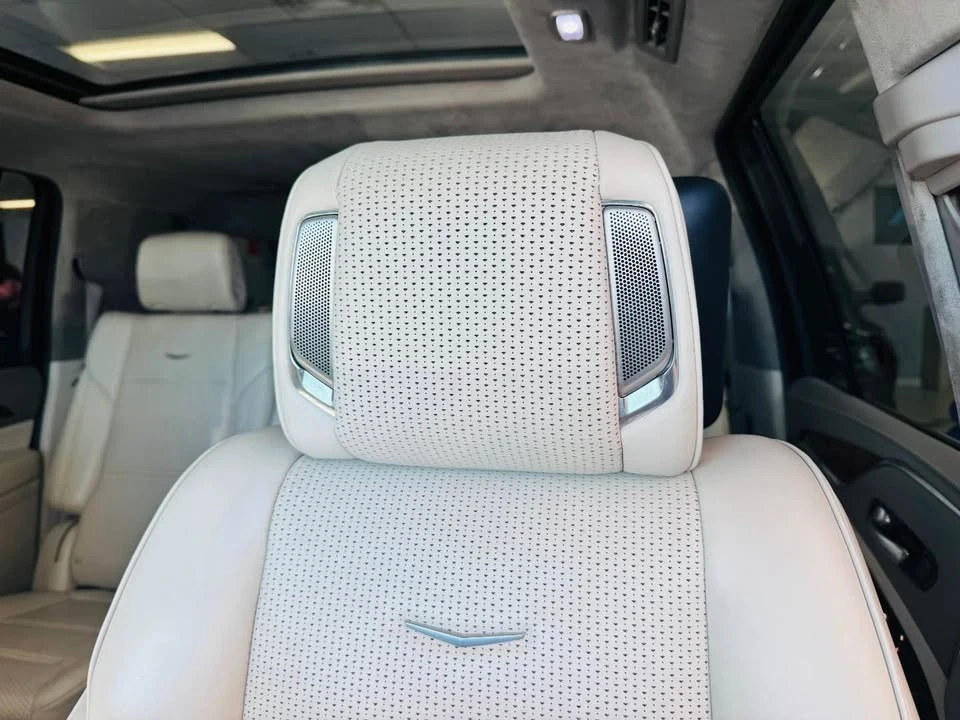 2022 Cadillac Escalade 5th Gen - Image 19 of 20