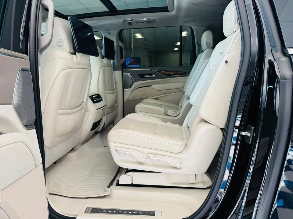 2022 Cadillac Escalade 5th Gen - Image 9 of 20