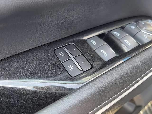 2022 Cadillac Escalade 5th Gen - Image 15 of 19