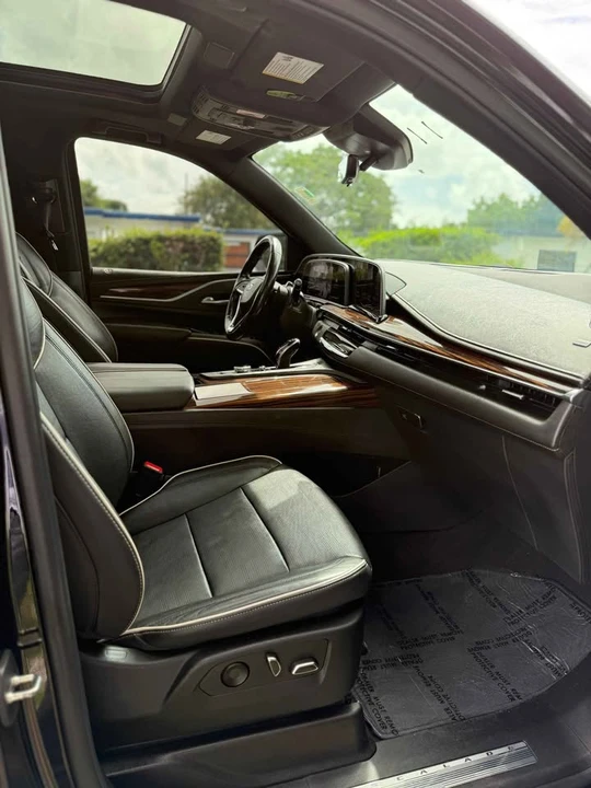 2022 Cadillac Escalade 5th Gen - Image 9 of 12
