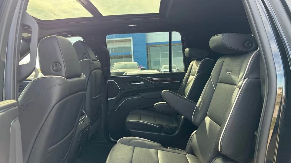2022 Cadillac Escalade 5th Gen - Image 5 of 8