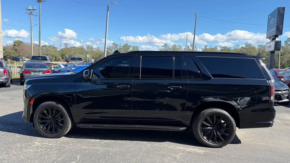 2022 Cadillac Escalade 5th Gen - Image 15 of 20