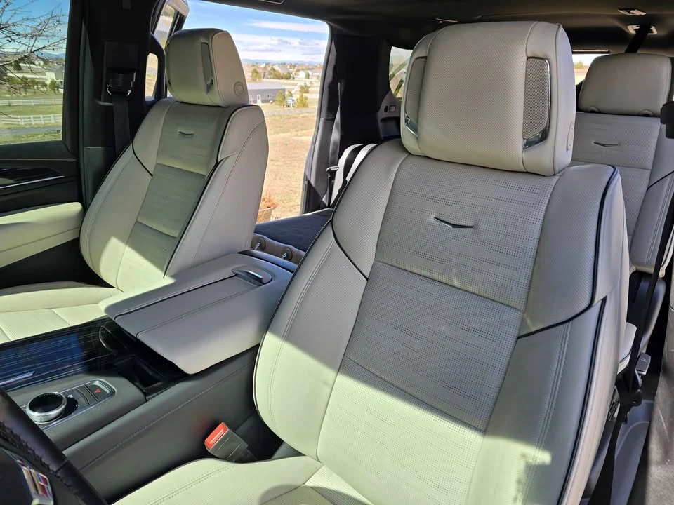 2022 Cadillac Escalade 5th Gen - Image 18 of 19