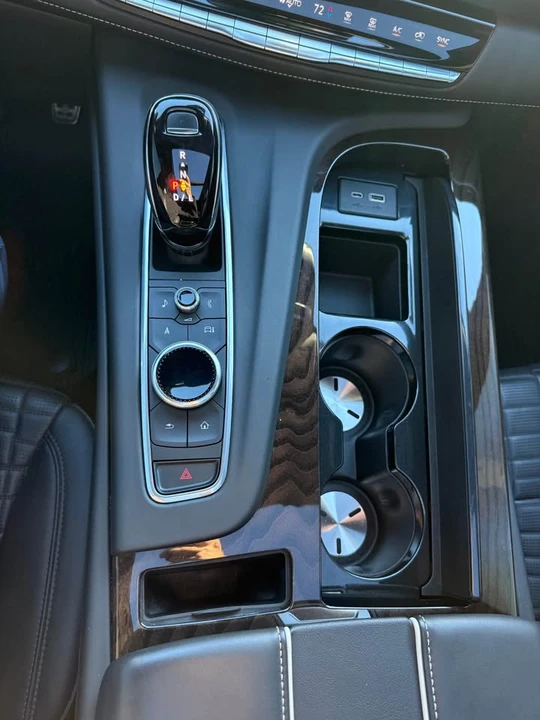 2022 Cadillac Escalade 5th Gen - Image 15 of 19
