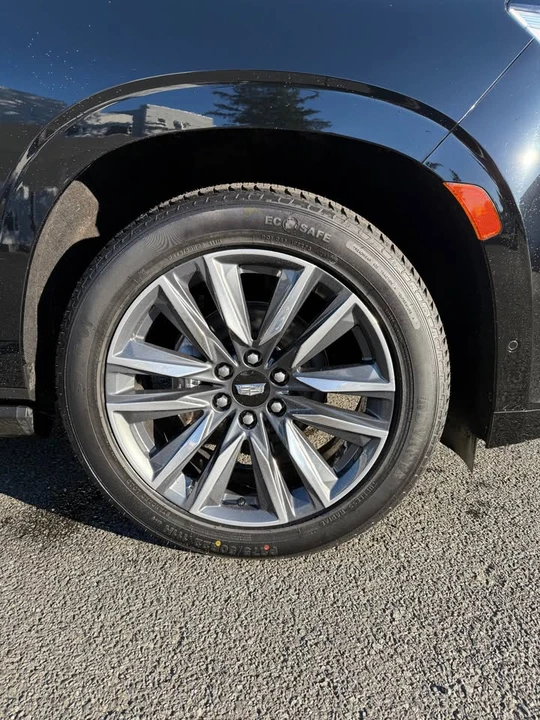 2022 Cadillac Escalade 5th Gen - Image 18 of 19