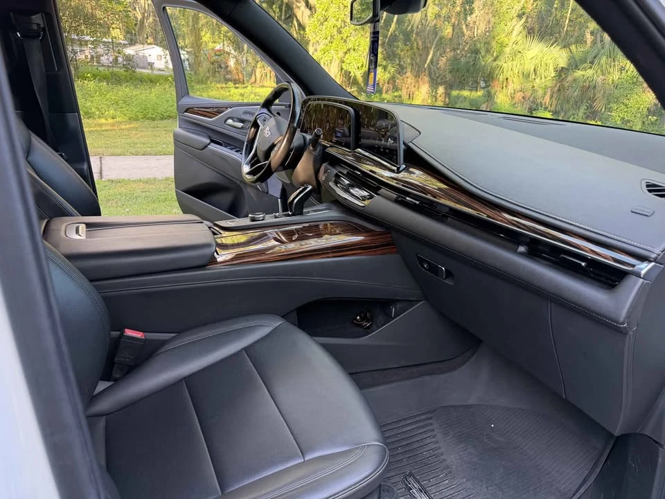2022 Cadillac Escalade 5th Gen - Image 9 of 10
