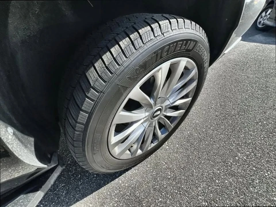 2022 Cadillac Escalade 5th Gen - Image 5 of 14
