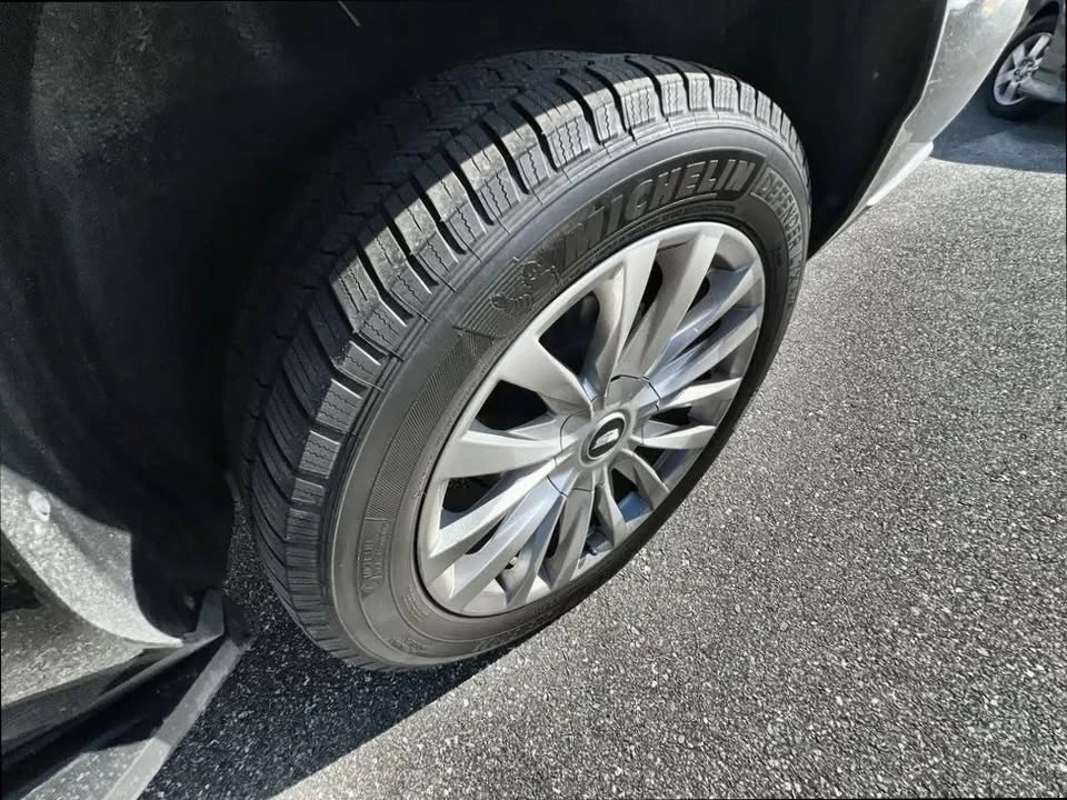 2022 Cadillac Escalade 5th Gen - Image 12 of 14