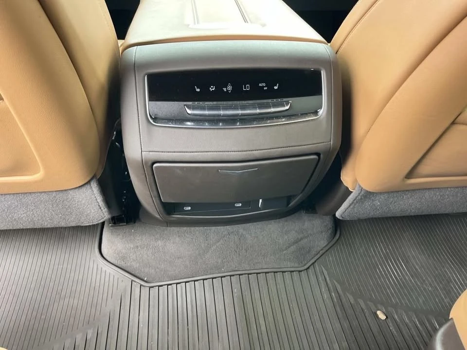 2022 Cadillac Escalade 5th Gen - Image 15 of 18