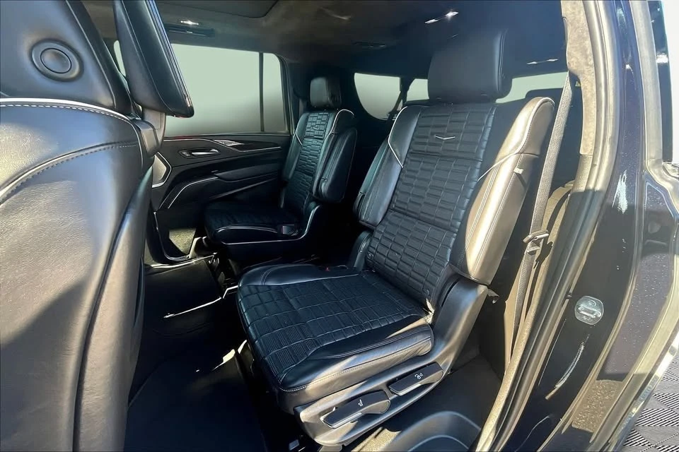 2022 Cadillac Escalade 5th Gen - Image 17 of 19