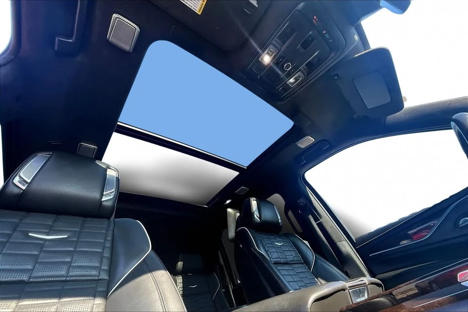 2022 Cadillac Escalade 5th Gen - Image 15 of 19
