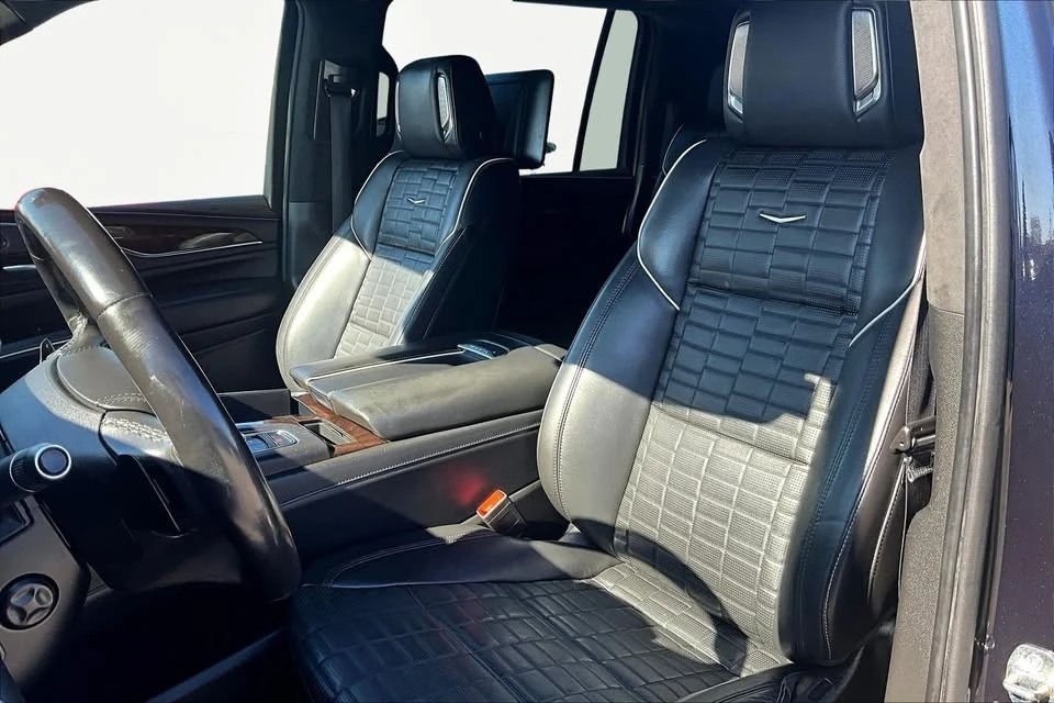 2022 Cadillac Escalade 5th Gen - Image 16 of 19