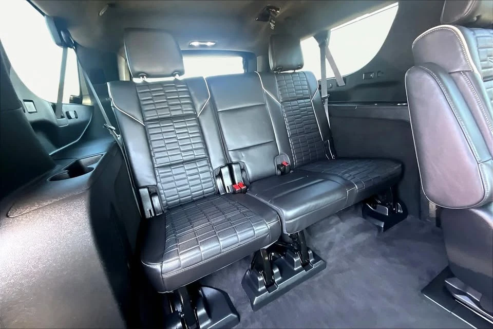 2022 Cadillac Escalade 5th Gen - Image 18 of 19