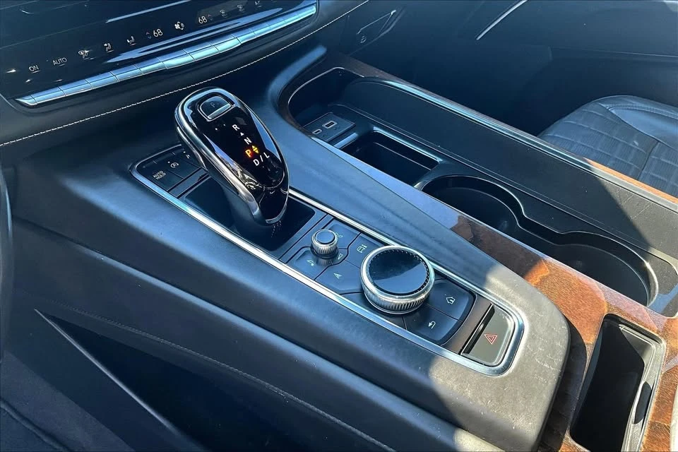2022 Cadillac Escalade 5th Gen - Image 13 of 19