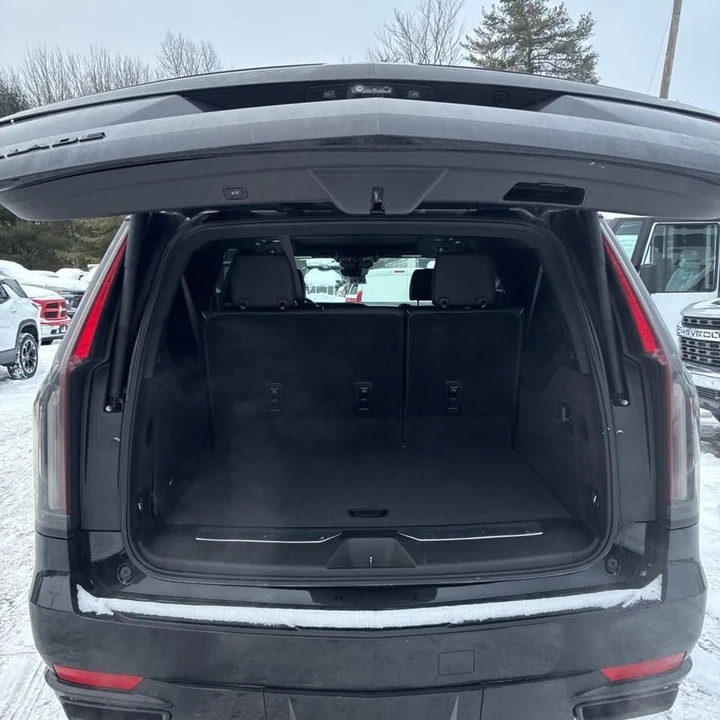 2022 Cadillac Escalade 5th Gen - Image 19 of 20