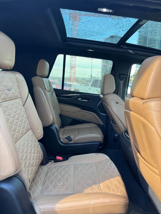 2022 Cadillac Escalade 5th Gen - Image 15 of 17