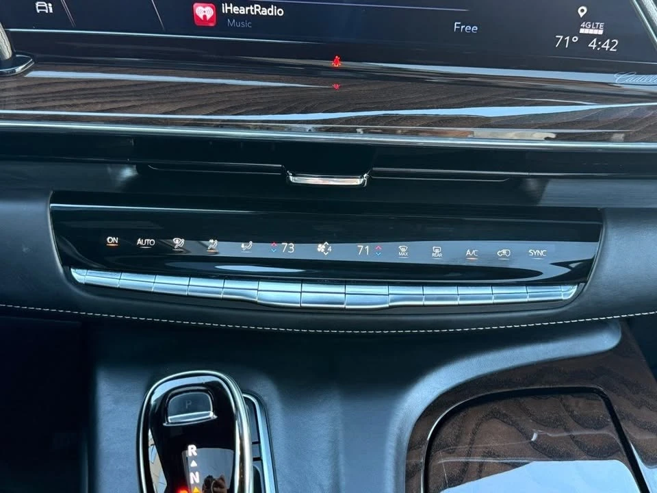 2022 Cadillac Escalade 5th Gen - Image 15 of 17