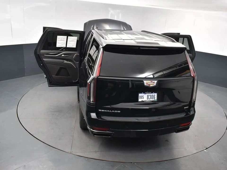 2022 Cadillac Escalade 5th Gen - Image 16 of 17