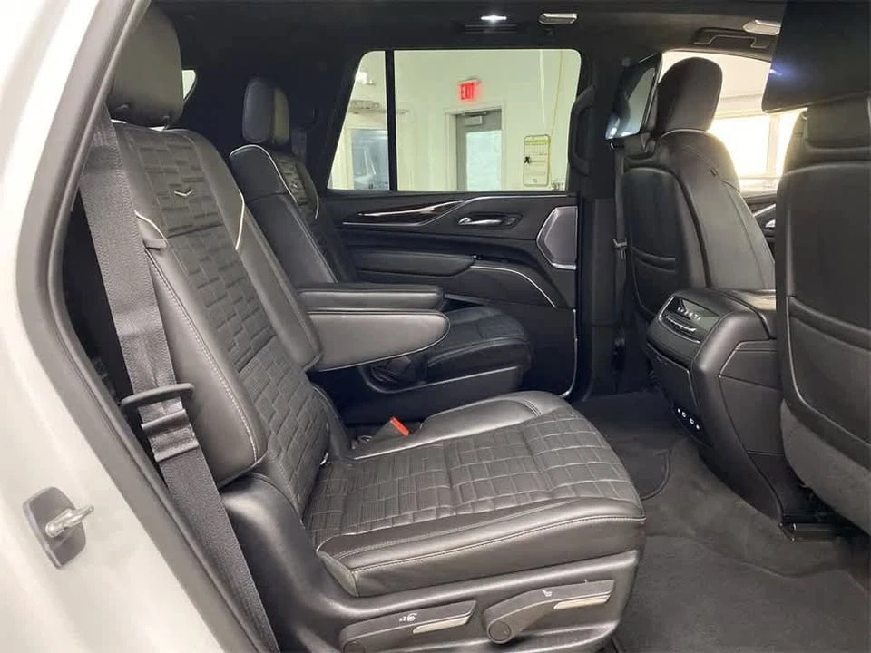 2022 Cadillac Escalade 5th Gen - Image 19 of 20