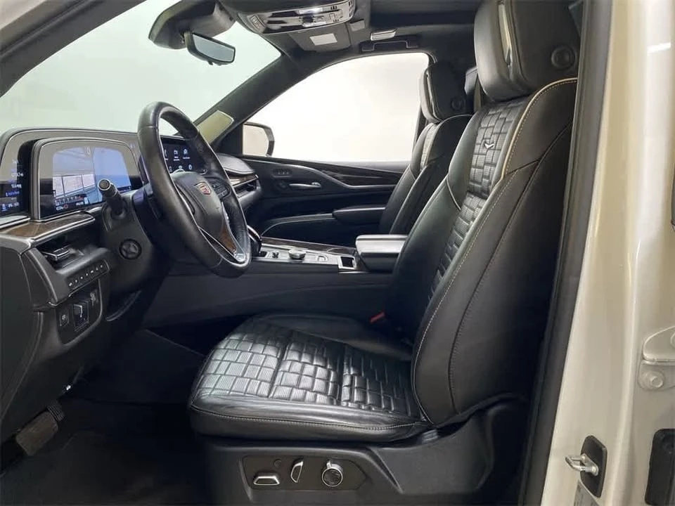 2022 Cadillac Escalade 5th Gen - Image 15 of 20