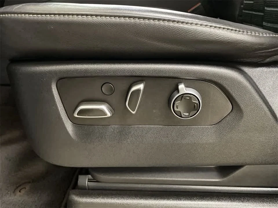 2022 Cadillac Escalade 5th Gen - Image 16 of 20