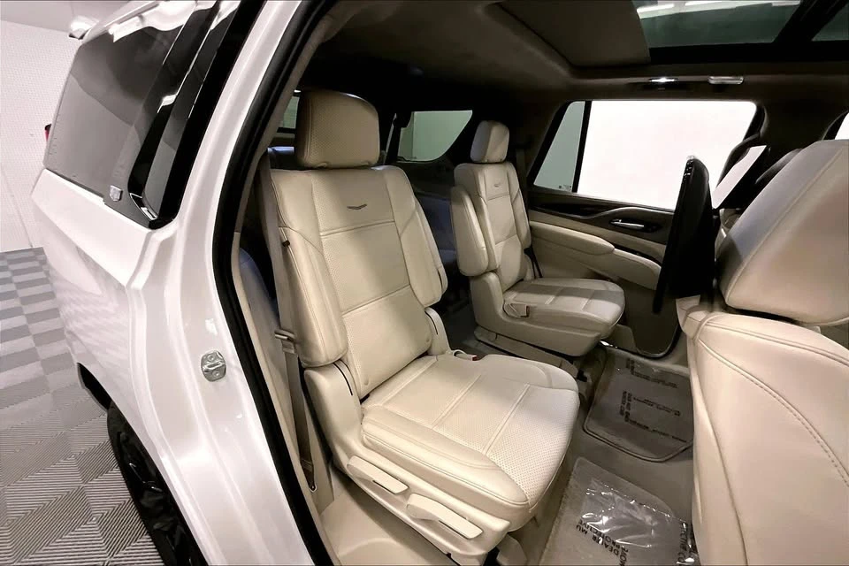 2022 Cadillac Escalade 5th Gen - Image 10 of 16
