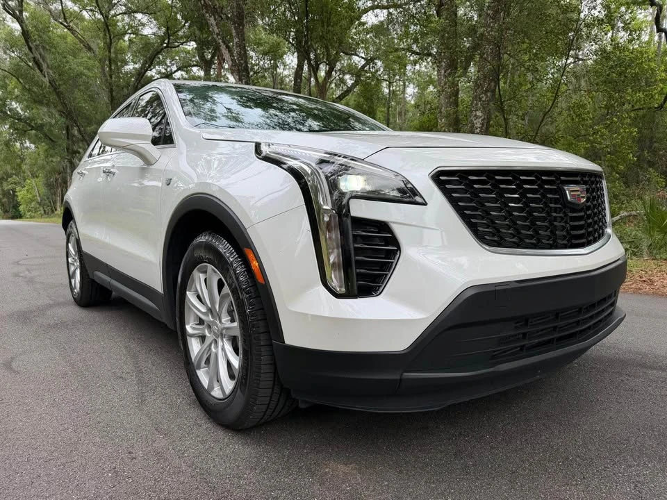 2022 Cadillac XT4 - Image 2 of 17