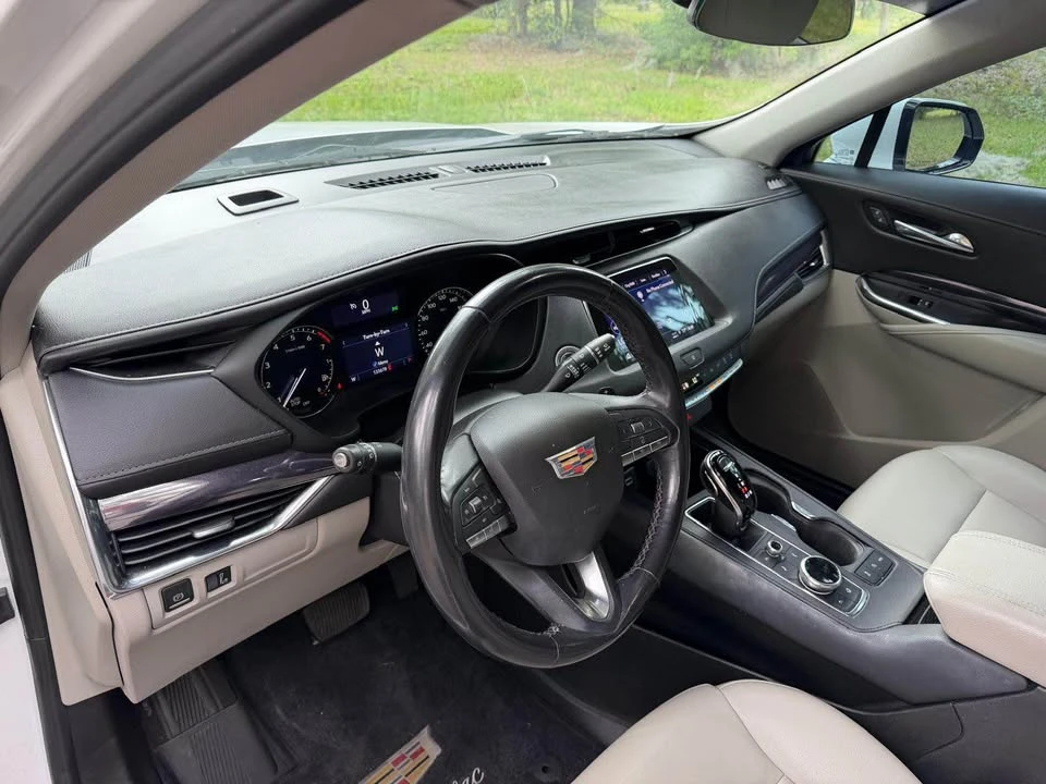 2022 Cadillac XT4 - Image 11 of 17