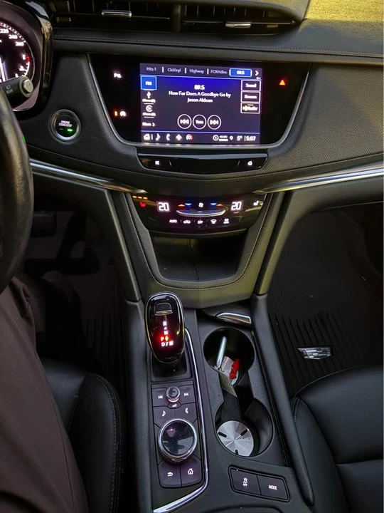 2022 Cadillac XT5 - Image 2 of 14