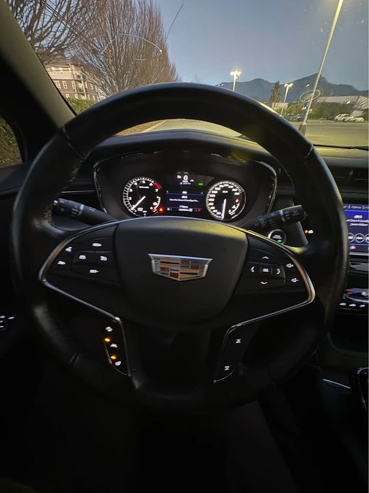 2022 Cadillac XT5 - Image 5 of 14