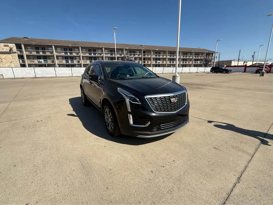 2022 Cadillac XT5 - Image 2 of 4