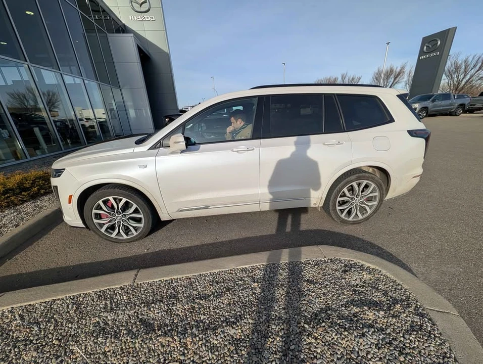 2022 Cadillac XT6 - Image 2 of 8