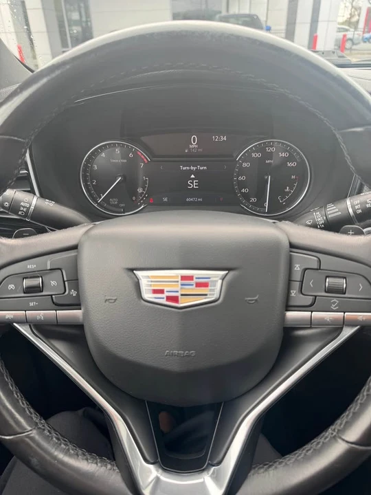 2022 Cadillac XT6 - Image 2 of 5