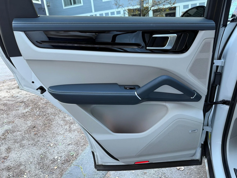 2022 Porsche 9Y0/9Y3 Cayenne GTS - Image 14 of 26