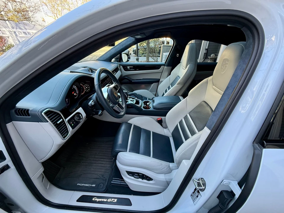 2022 Porsche 9Y0/9Y3 Cayenne GTS - Image 16 of 26