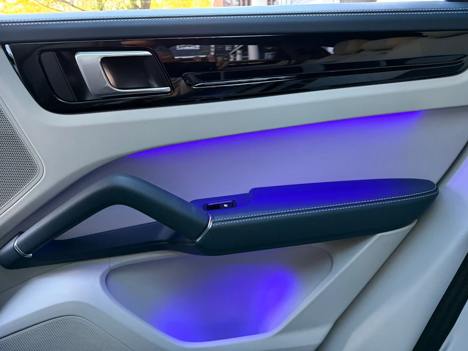 2022 Porsche 9Y0/9Y3 Cayenne GTS - Image 18 of 26