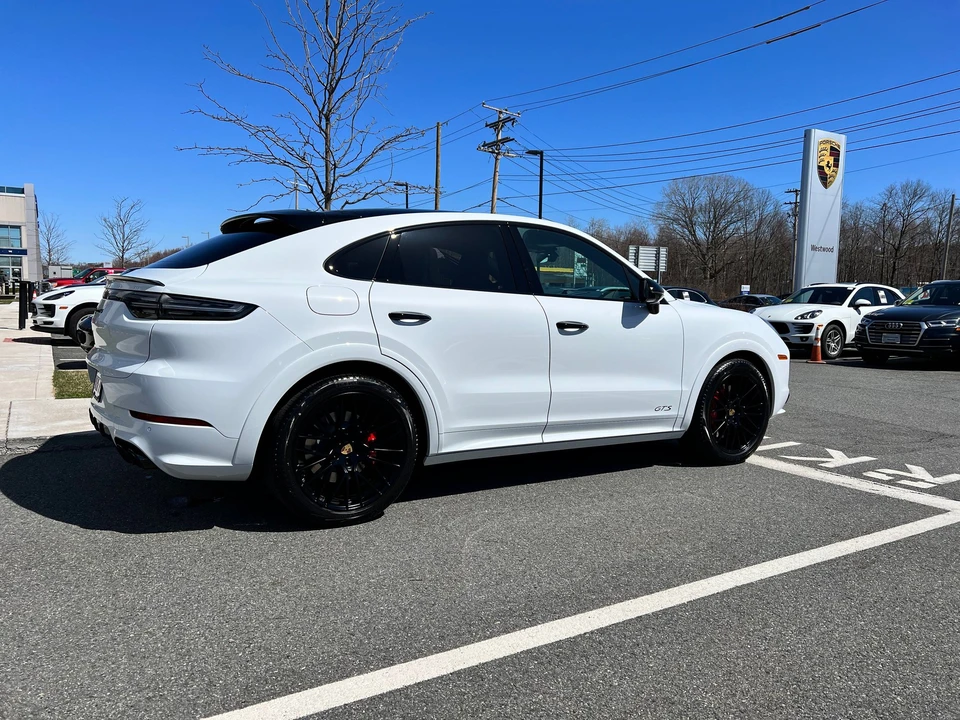 2022 Porsche 9Y0/9Y3 Cayenne GTS - Image 9 of 26