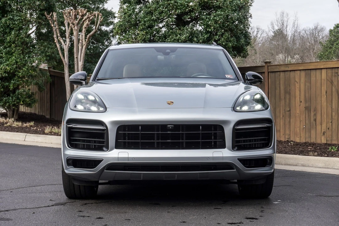 2022 Porsche 9Y0/9Y3 Cayenne GTS - Image 2 of 17