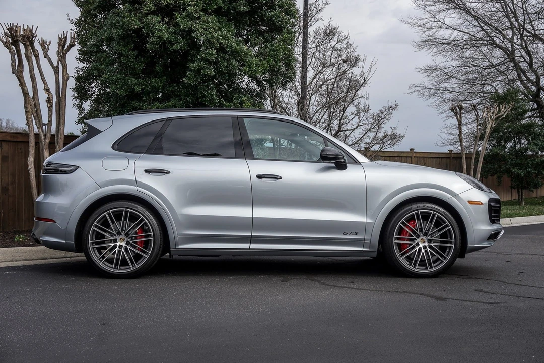 2022 Porsche 9Y0/9Y3 Cayenne GTS - Image 3 of 17