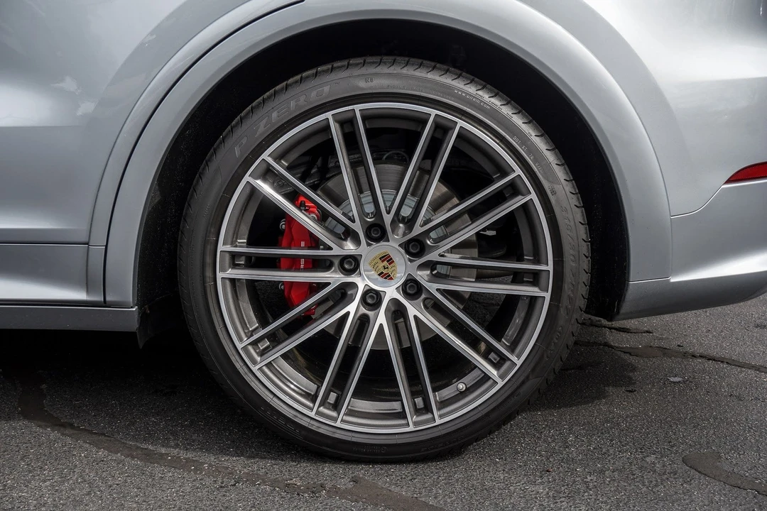 2022 Porsche 9Y0/9Y3 Cayenne GTS - Image 7 of 17