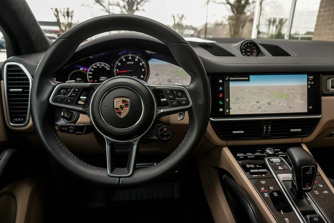 2022 Porsche 9Y0/9Y3 Cayenne GTS - Image 16 of 17