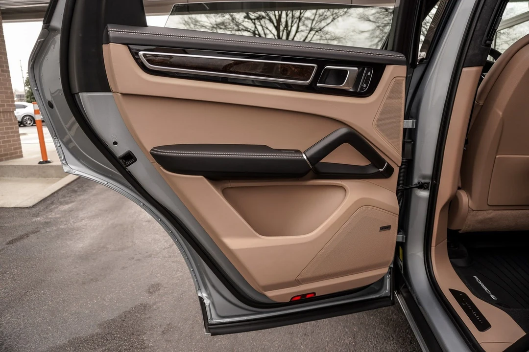 2022 Porsche 9Y0/9Y3 Cayenne GTS - Image 11 of 17