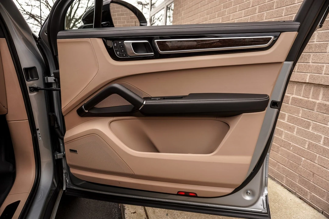 2022 Porsche 9Y0/9Y3 Cayenne GTS - Image 13 of 17