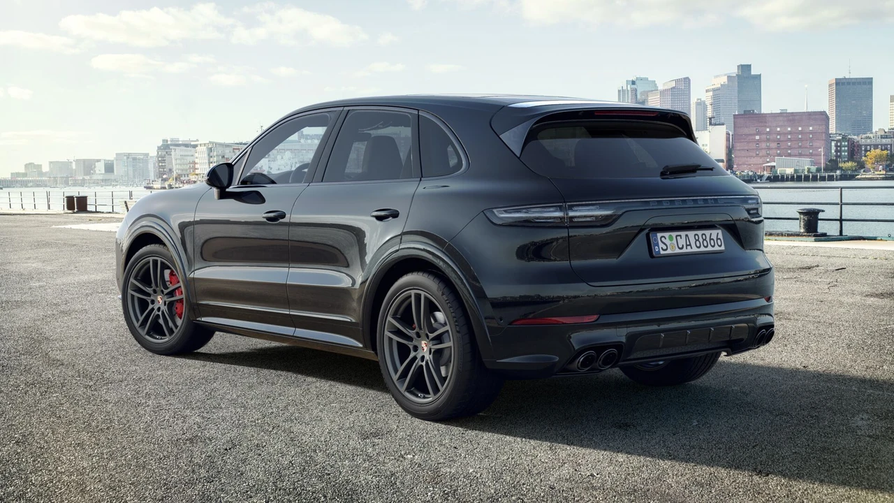 2022 Porsche 9Y0/9Y3 Cayenne GTS - Image 2 of 4