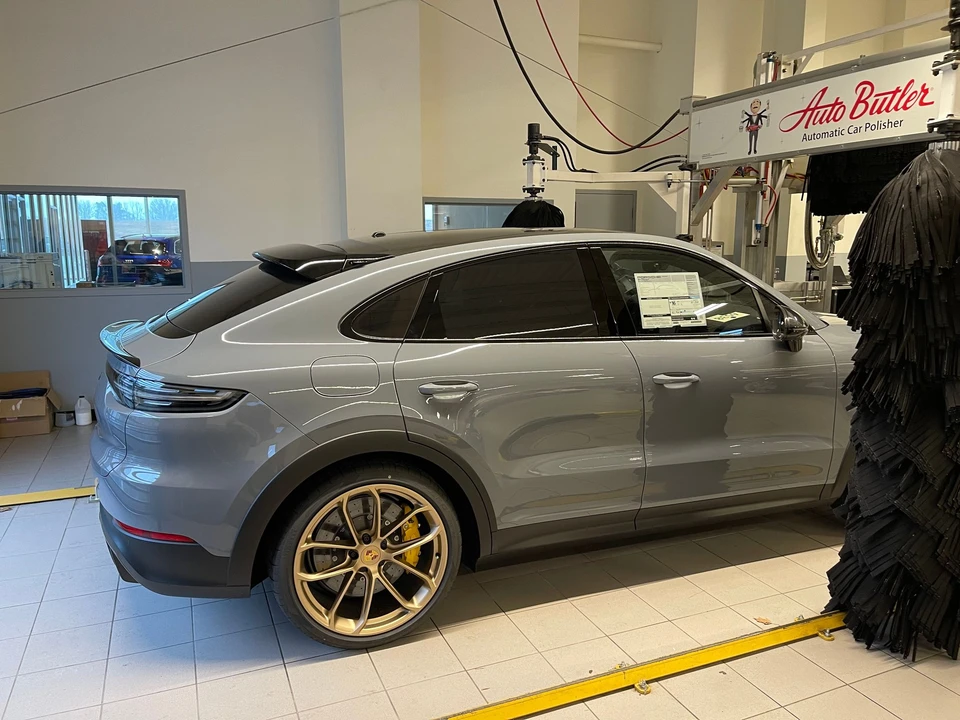 2022 Porsche 9Y0/9Y3 Cayenne Turbo GT - Image 5 of 9
