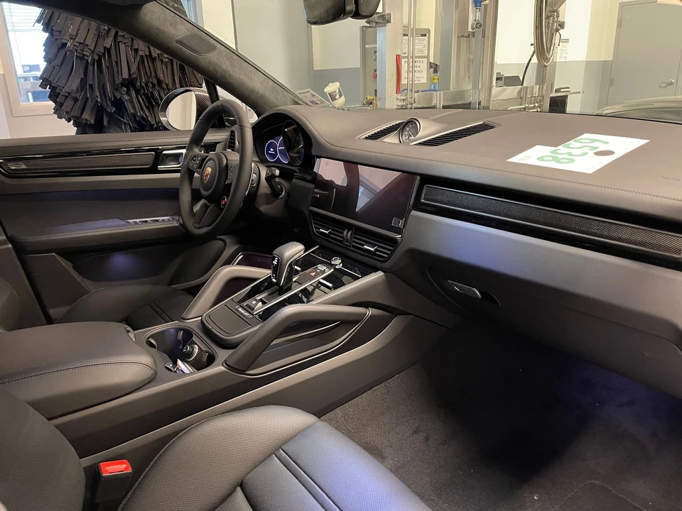 2022 Porsche 9Y0/9Y3 Cayenne Turbo GT - Image 9 of 9